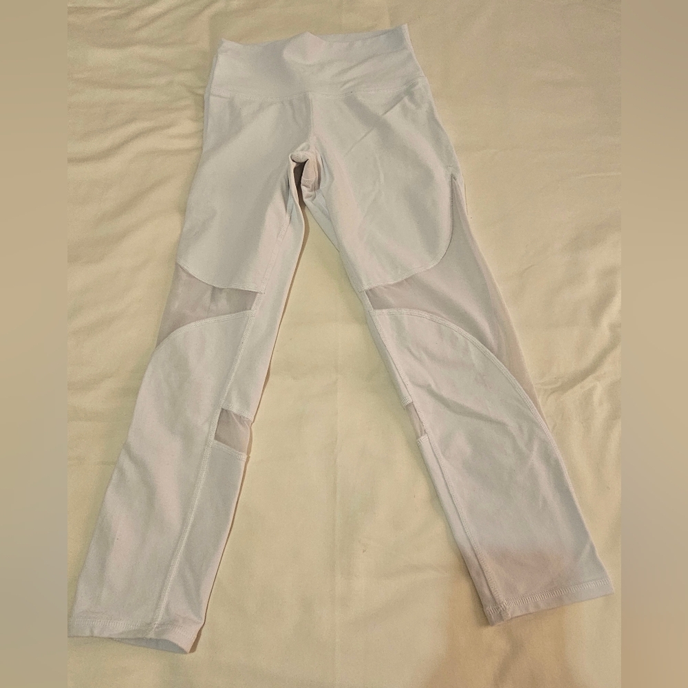 Alo Yoga Coast Capri Leggings